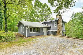 14 Mi to Dtwn: Secluded Stay in Murphy!