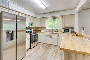 14 Mi to Dtwn: Secluded Stay in Murphy!