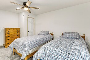 14 Mi to Dtwn: Secluded Stay in Murphy!