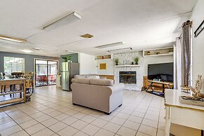 2 Mi to Manatees: Homosassa Home w/ Lanai!