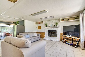 2 Mi to Manatees: Homosassa Home w/ Lanai!