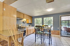 2 Mi to Manatees: Homosassa Home w/ Lanai!