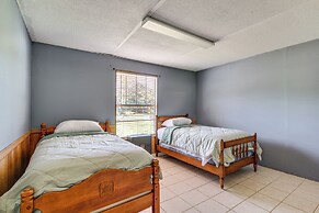 2 Mi to Manatees: Homosassa Home w/ Lanai!