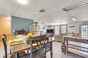 2 Mi to Manatees: Homosassa Home w/ Lanai!