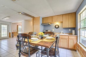 2 Mi to Manatees: Homosassa Home w/ Lanai!