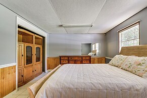 2 Mi to Manatees: Homosassa Home w/ Lanai!