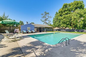 2 Mi to Manatees: Homosassa Home w/ Lanai!