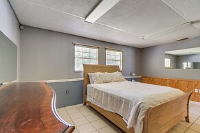 2 Mi to Manatees: Homosassa Home w/ Lanai!