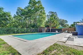 2 Mi to Manatees: Homosassa Home w/ Lanai!