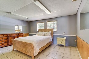 2 Mi to Manatees: Homosassa Home w/ Lanai!