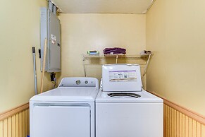 2 Mi to Manatees: Homosassa Home w/ Lanai!