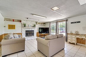 2 Mi to Manatees: Homosassa Home w/ Lanai!