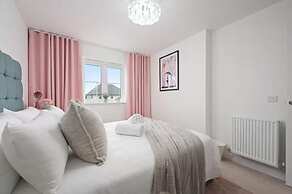 Stylish House in Perth-hot Tub-garden-sleeps 6