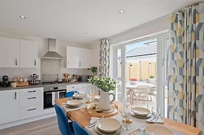 Stylish House in Perth-hot Tub-garden-sleeps 6