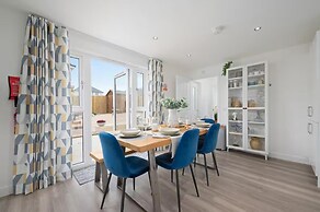 Stylish House in Perth-hot Tub-garden-sleeps 6