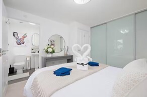 Stylish House in Perth-hot Tub-garden-sleeps 6