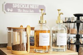 Stylish House in Perth-hot Tub-garden-sleeps 6