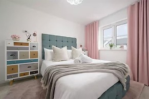 Stylish House in Perth-hot Tub-garden-sleeps 6