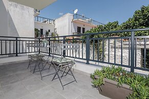 Phaedrus Living: Skiathos Luxury Residences Blu