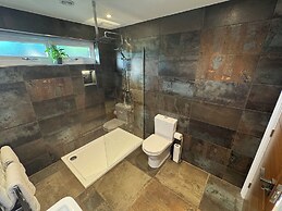 Wayside Lodge