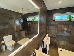 Wayside Lodge