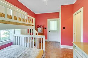 Retro Revival With Modern Luxury 3 Bedroom Home