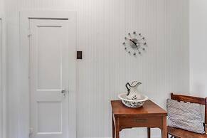 Retro Revival With Modern Luxury 3 Bedroom Home