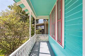 Retro Revival With Modern Luxury 3 Bedroom Home