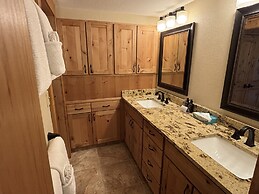 Quicksilver 1609 Premier 2-bedroom, ground floor 2 Condo