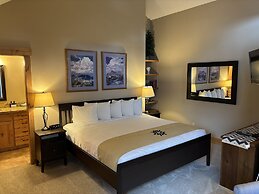 Quicksilver 1609 Premier 2-bedroom, ground floor 2 Condo