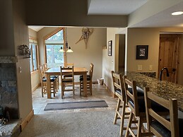 Quicksilver 1609 Premier 2-bedroom, ground floor 2 Condo