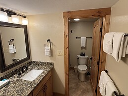 Quicksilver 1609 Premier 2-bedroom, ground floor 2 Condo