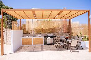 ng Lique Pool Garden Apartment