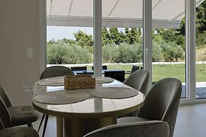 EIGHT OLIVES LUXURY VILLA