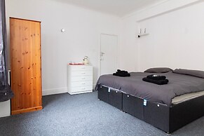 Pebbles Guest House Room 1