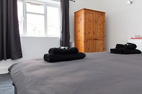 Pebbles Guest House Room 1