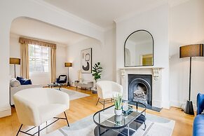 Belgravia - Charming Spacious 4 Bed Home for 9