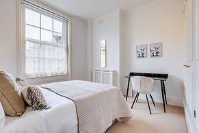 Belgravia - Charming Spacious 4 Bed Home for 9