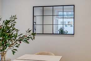 Belgravia - Charming Spacious 4 Bed Home for 9