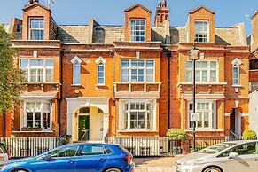 Belgravia - Charming Spacious 4 Bed Home for 9