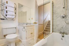 Belgravia - Charming Spacious 4 Bed Home for 9