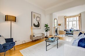 Belgravia - Charming Spacious 4 Bed Home for 9