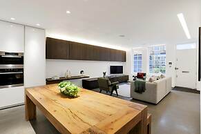 Paddington Luxury 3-bed Mews Private Cinema Gym