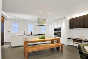 Paddington Luxury 3-bed Mews Private Cinema Gym