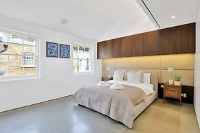 Paddington Luxury 3-bed Mews Private Cinema Gym
