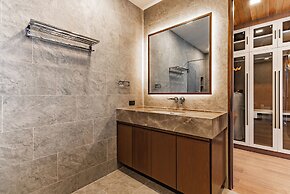 Chariot By Villacarte