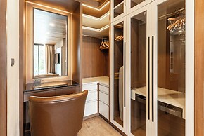 Chariot By Villacarte