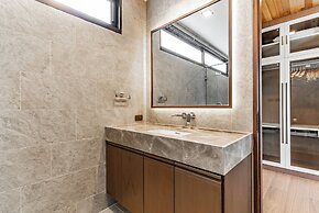 Chariot By Villacarte