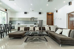 Villa Andre By Villacarte