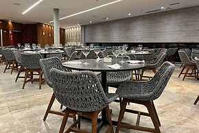 SaltBeach - Salinas Premium Resort